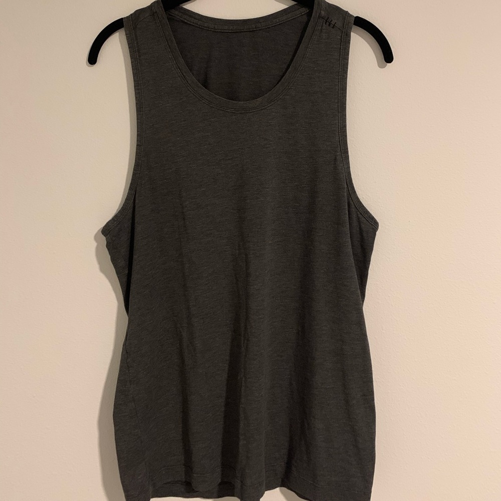 Lululemon tank (anti stink)